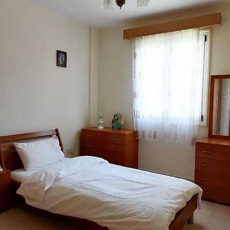 St Nikolas 1bdm Apartment, Free Wi-fi & Parking *