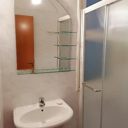 St Nikolas 1bdm Apartment, Free Wi-fi & Parking *